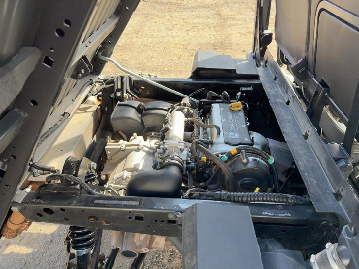 2022-john-deere-gator-image-14