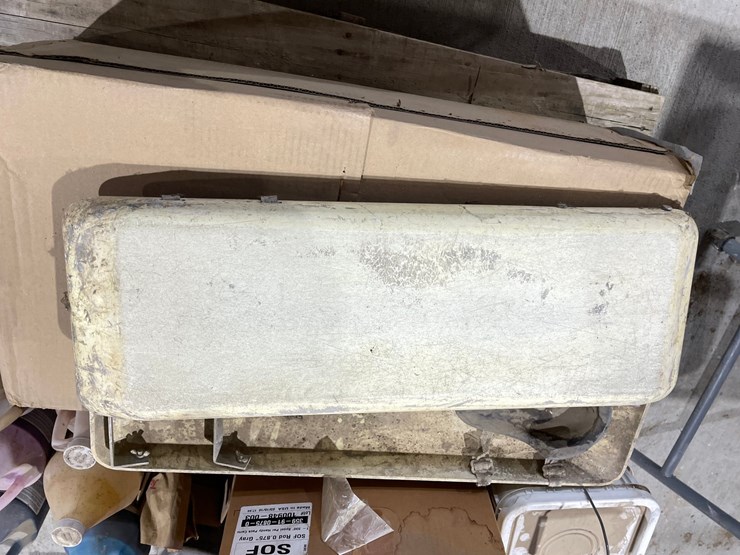 #5052-•-pallet-of-concrete-supplies-image-9