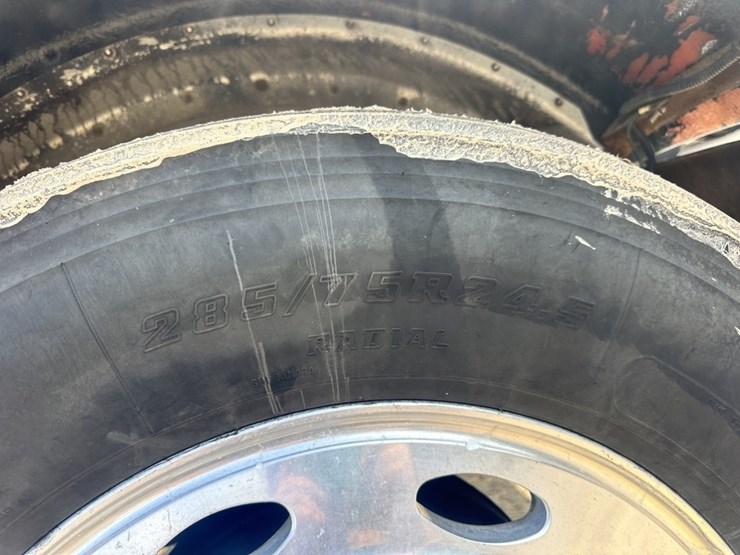 1981-peterbilt-359-image-13