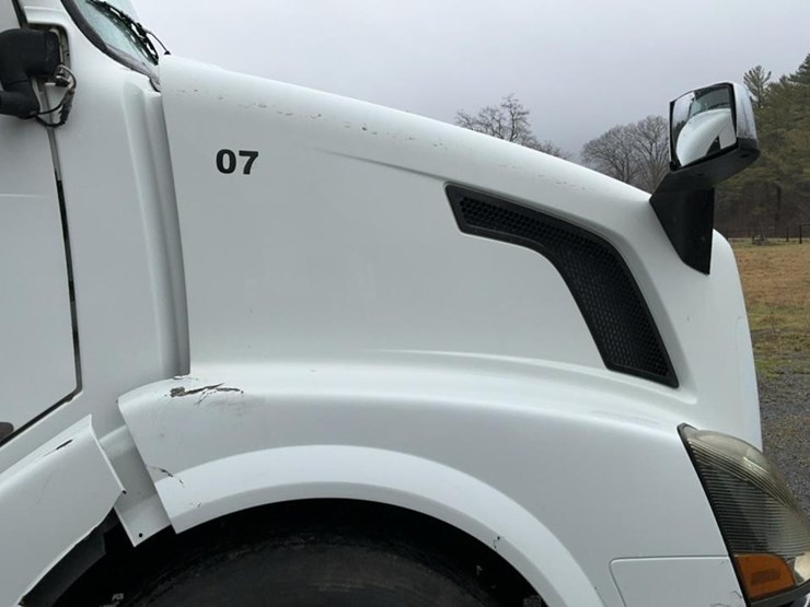 #137-•-2009-volvo-isx-semi-truck-image-80