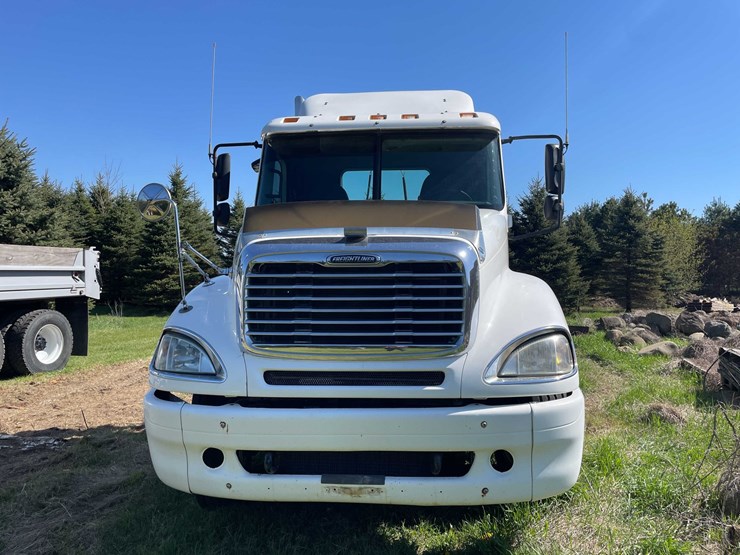 #7157-•-2006-freightliner-columbia-(has-wi-title)-image-2