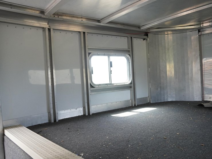 #142-•-1999-exiss-3-slant-aluminum-6-horse-capacity-trailer-image-29