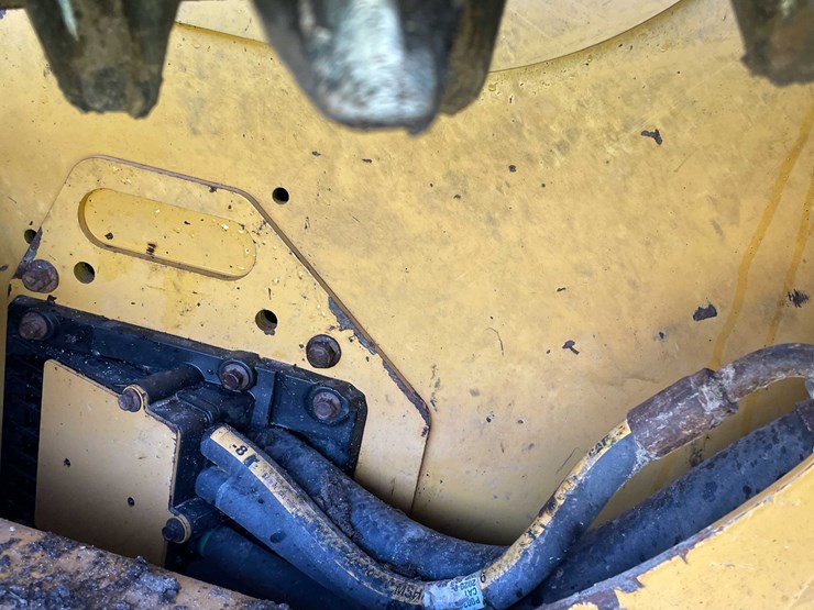 caterpillar-216b-image-9