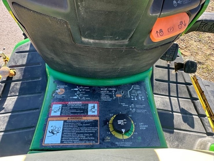 john-deere-x585-image-9