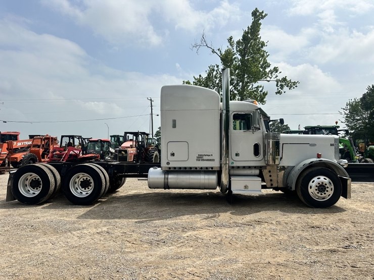 1998-peterbilt-379-image-4