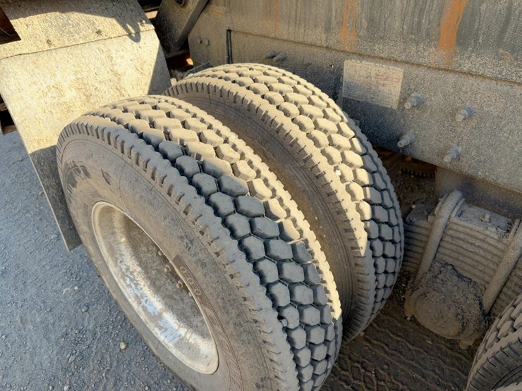 2010-mack-granite-gu713-image-24