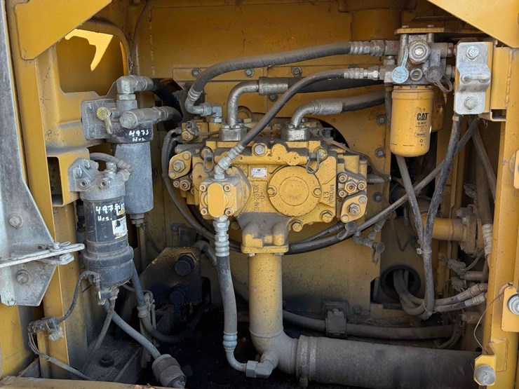 2014-caterpillar-320e-image-14