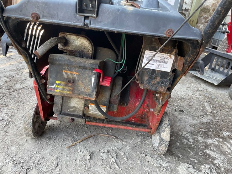 #7416-•-troy-bilt-snow-thrower-image-5