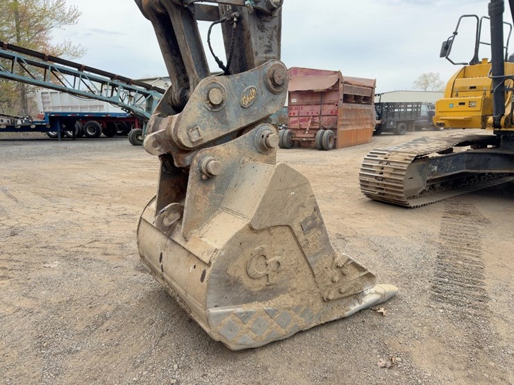 2016-deere-300g-lc-image-13
