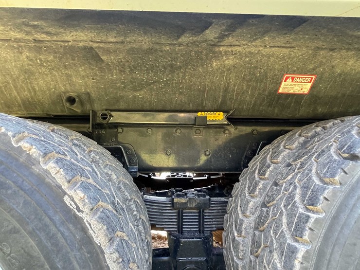 2020-freightliner-m2-106-image-39