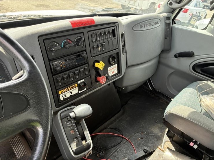 2005-international-durastar-4400-image-23