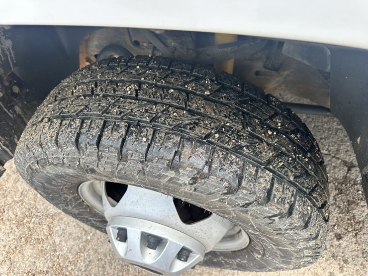 2013-chevrolet-3500hd-image-10