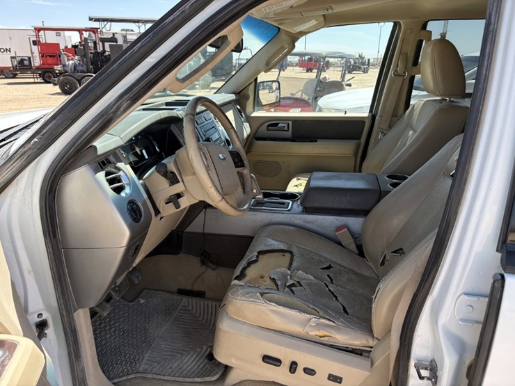 2012-ford-expedition-image-5