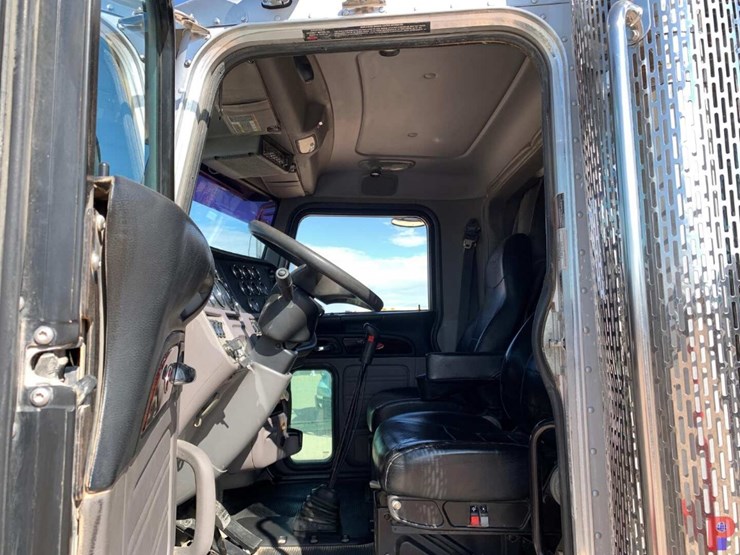 2013-peterbilt-388-image-7