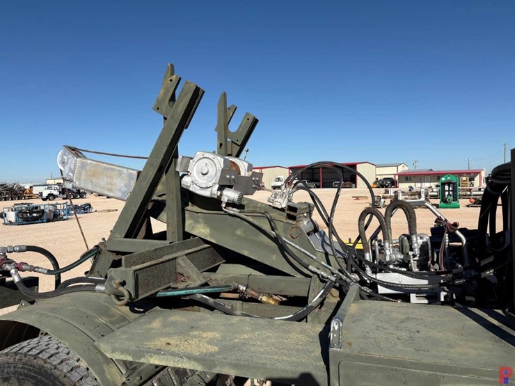 2001-freightliner-fl70-image-7