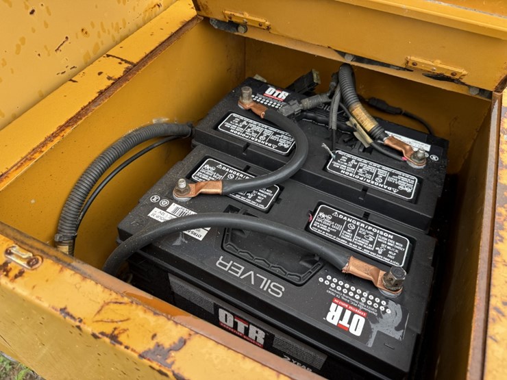 2012-caterpillar-c4.4-image-15