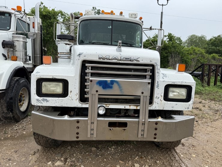 2001-mack-rd688s-image-2