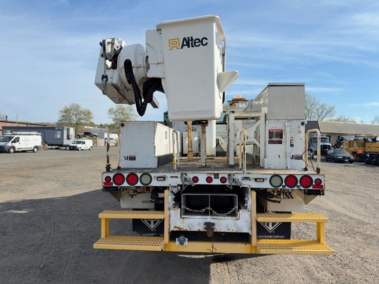 2013-international-7300-image-4