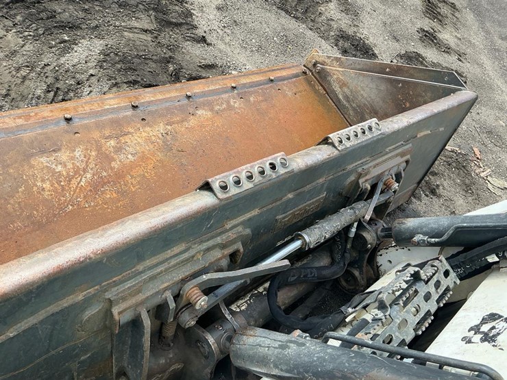 2024-bobcat-t770-image-37