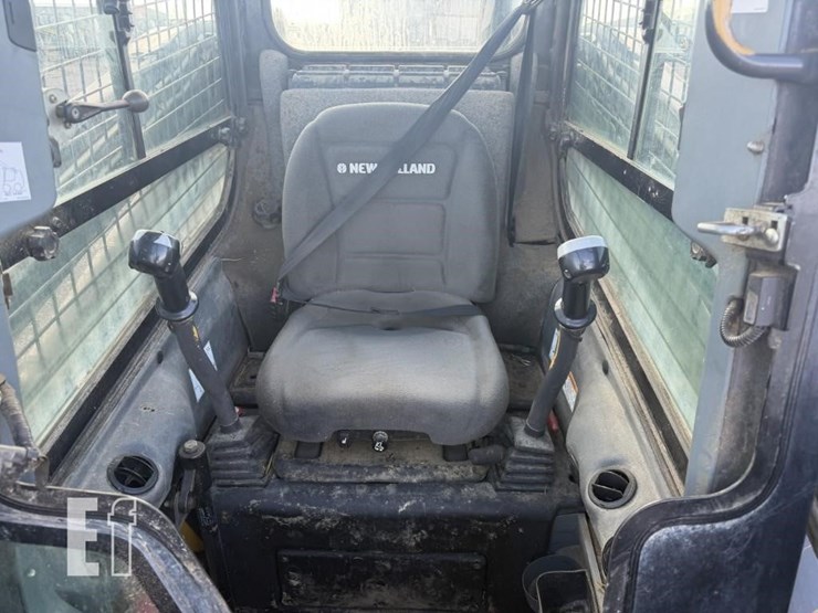 2016-new-holland-l220-image-13