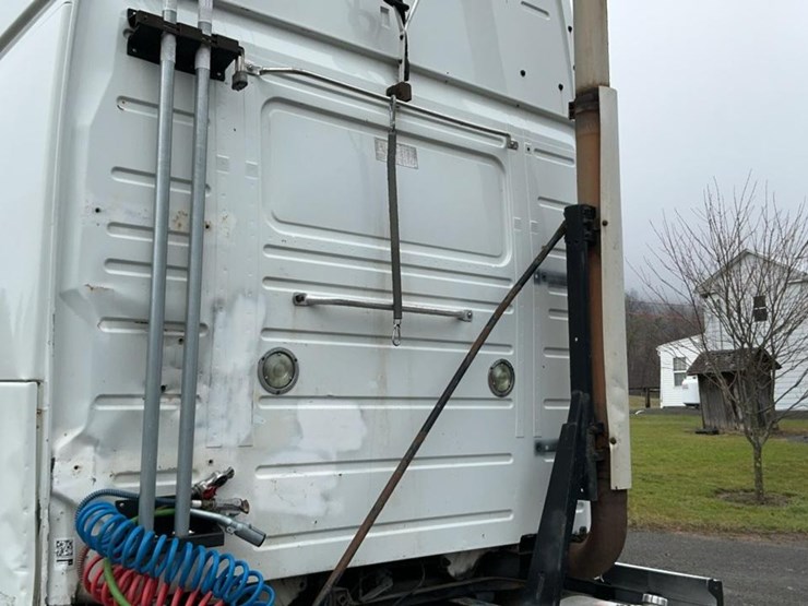 #137-•-2009-volvo-isx-semi-truck-image-48