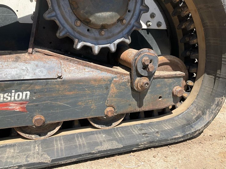 2021-bobcat-t870-image-27