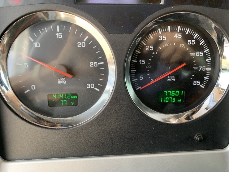 2013-kenworth-t800-image-21