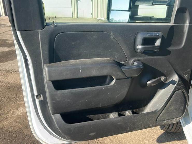 2017-chevrolet-silverado-3500hd-image-18