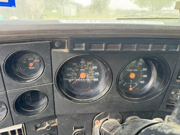 1994-gmc-7000-image-18