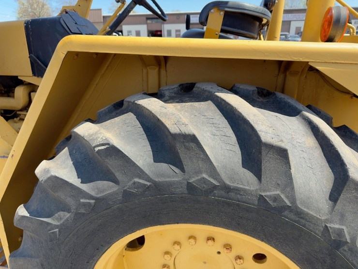 1980-deere-500c-image-12