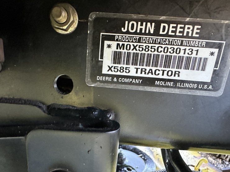 john-deere-x585-image-11
