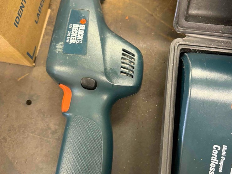 black-&-decker-cordless-tool-kit-image-5
