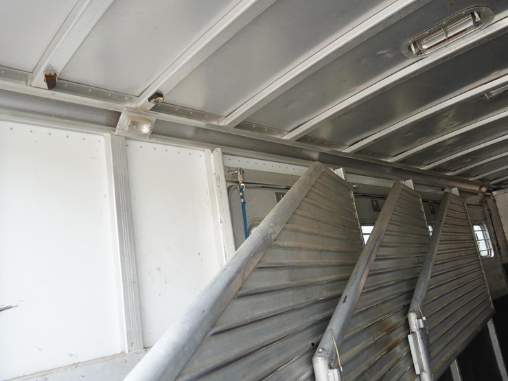 #142-•-1999-exiss-3-slant-aluminum-6-horse-capacity-trailer-image-61