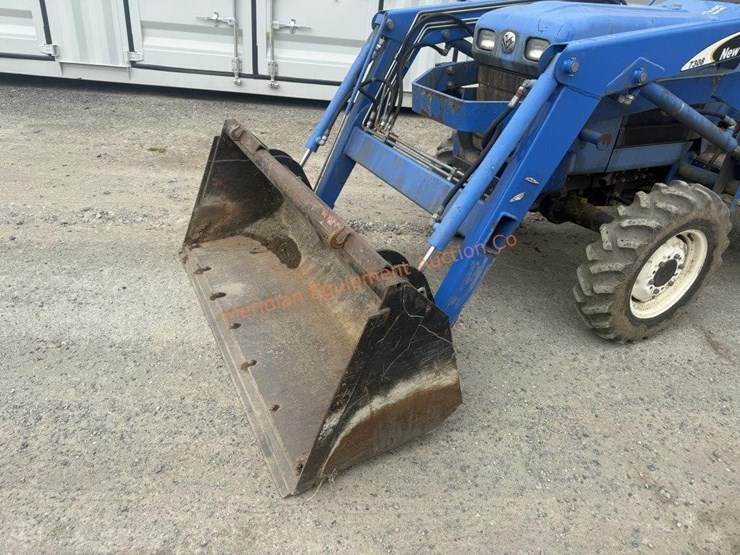 new-holland-tc30-image-3