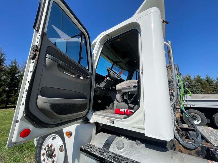 #7157-•-2006-freightliner-columbia-(has-wi-title)-image-58
