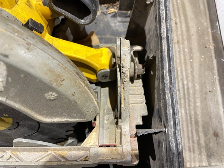 #5046-•-dewalt-7-1/4"-circular-saw-image-5