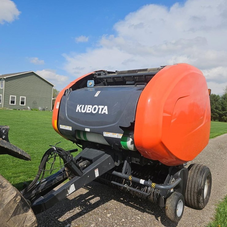 #145 • 2017 Kubota BV4160F Round Baler