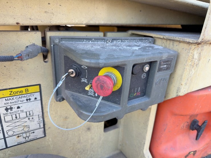 2010-jlg-2630es-image-10