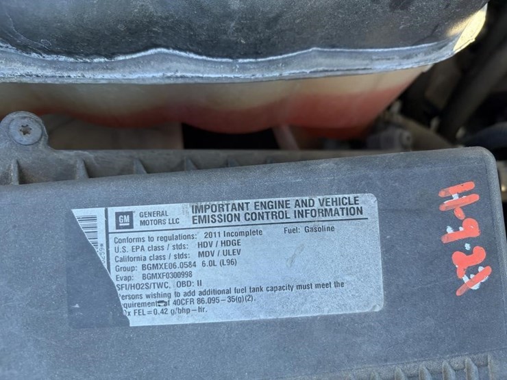 2011-chevrolet-3500-image-9