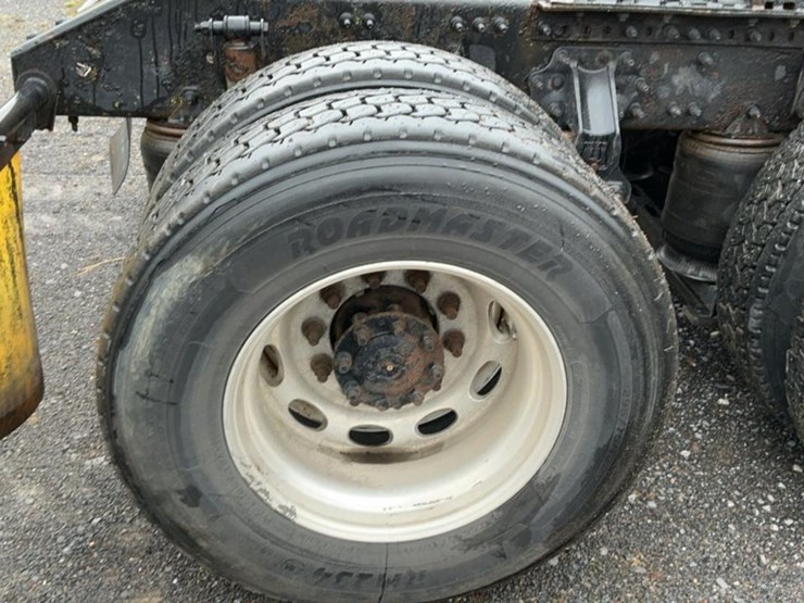 #137-•-2009-volvo-isx-semi-truck-image-73