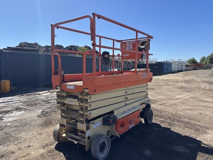 2015-jlg-2646es-image-3