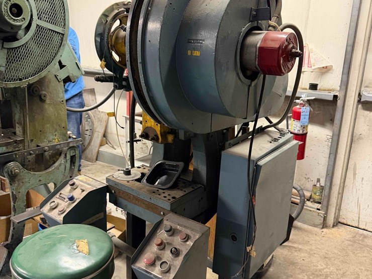 zeh-&-hahnemann-vertical-press-*needs-motor*-image-2