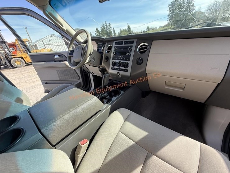 2013-ford-expedition-xlt-image-30