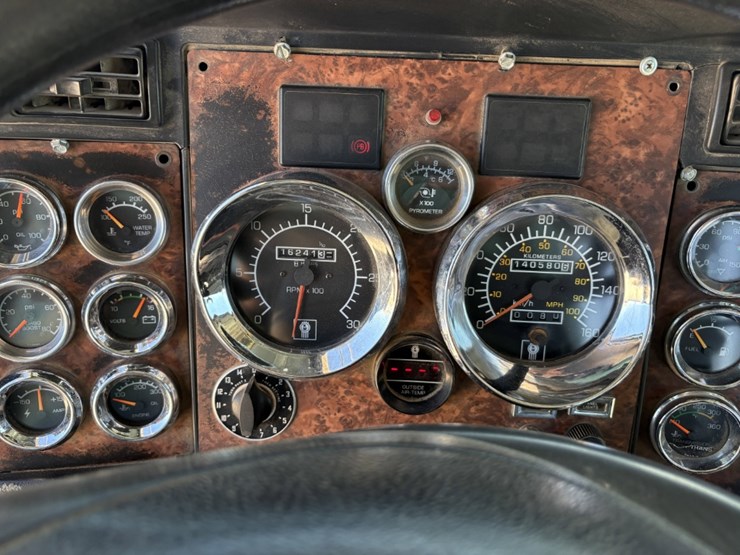 2005-kenworth-c500b-image-12