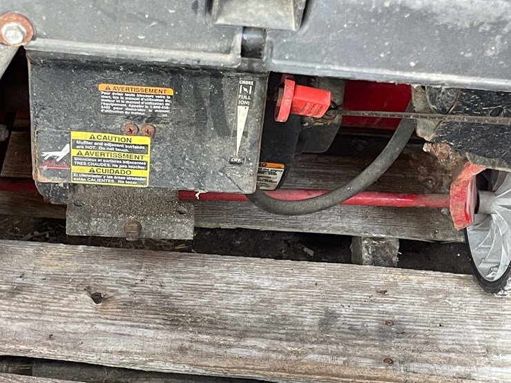 #7412-•-troy-built-snow-blower-image-10