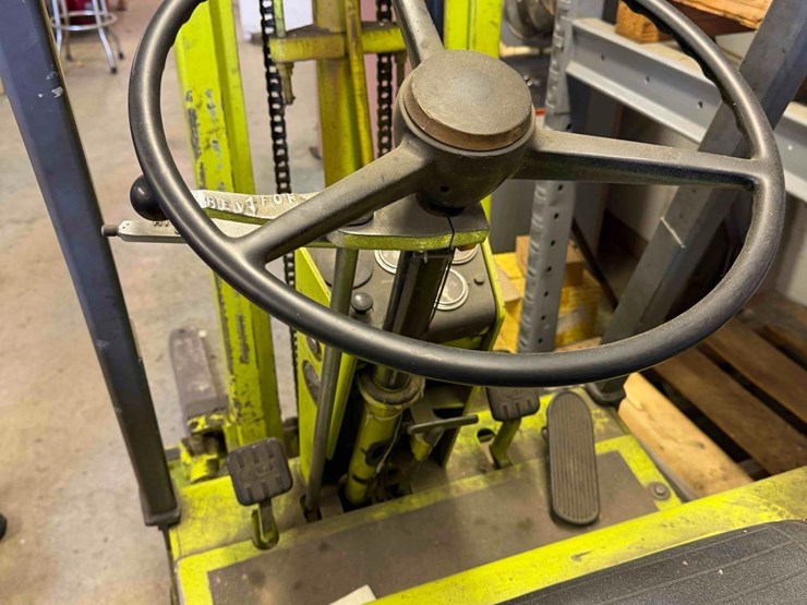 clark-propane-forklift-cf25-image-10