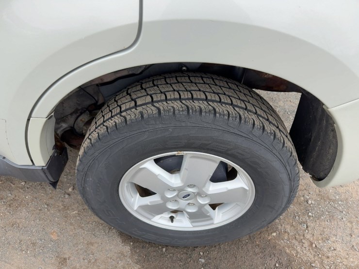 2009-ford-escape-image-10