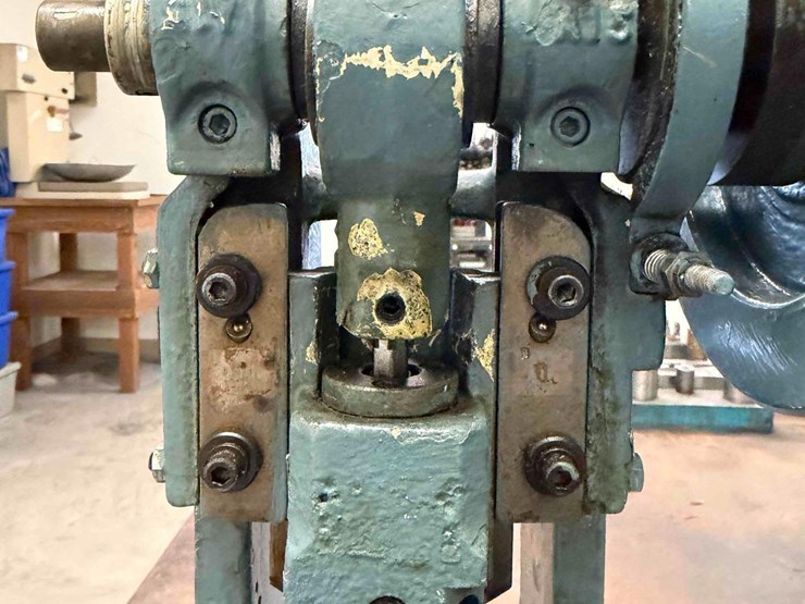 berg-mechanical-press-image-6