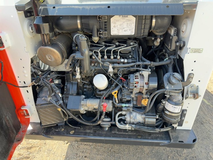 2017-bobcat-s650-image-16