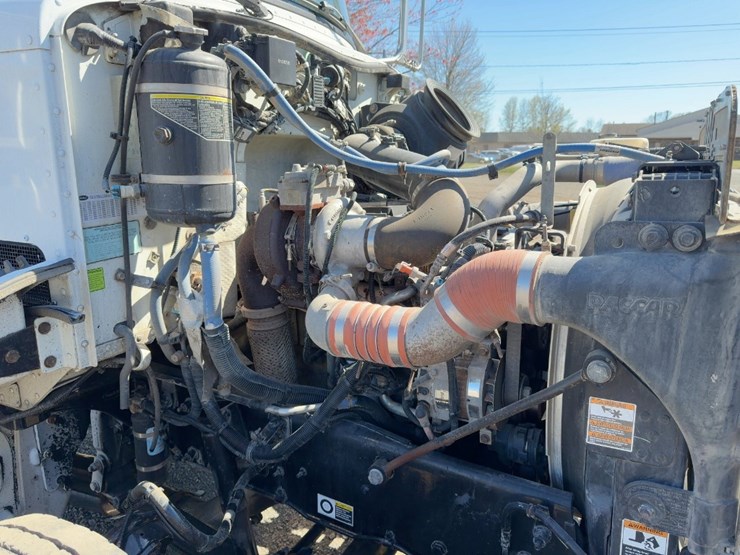 2014-peterbilt-337-image-11